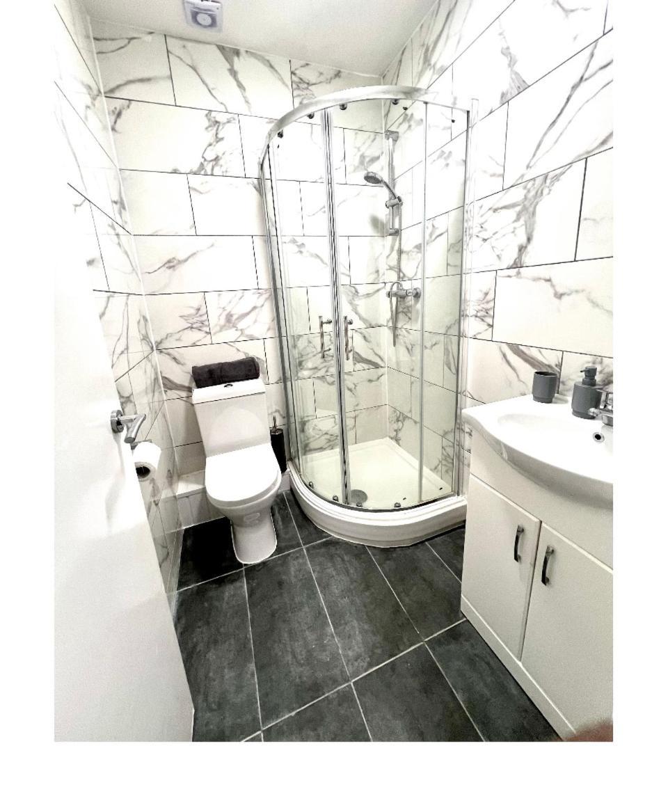 Central Locations 1 Bed Apartments Sleeps 4 Лондон Экстерьер фото
